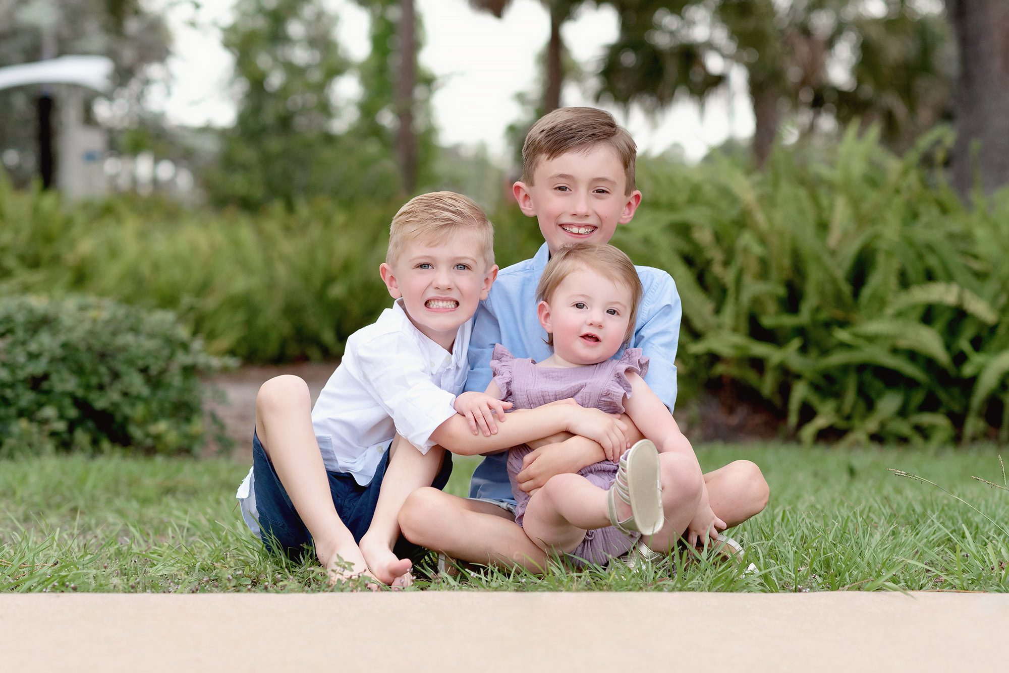 Young family of 5 getting portraits done in a park in Tampa, Florida